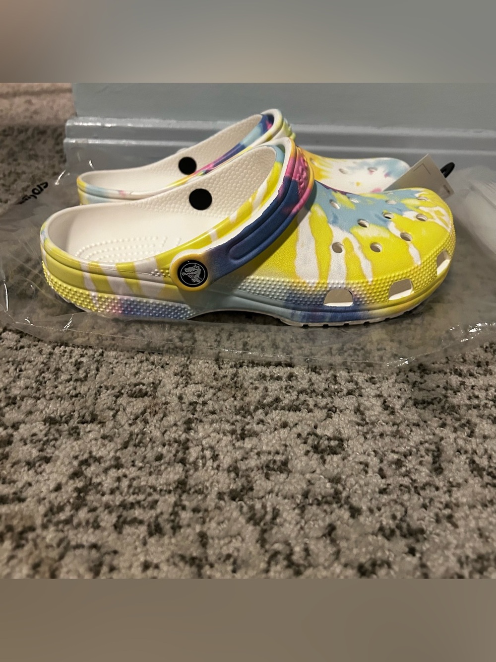 NWT Crocs White & Multi-Color Roomy Fit Classic Tie-Dye Graphic Clogs Size 10